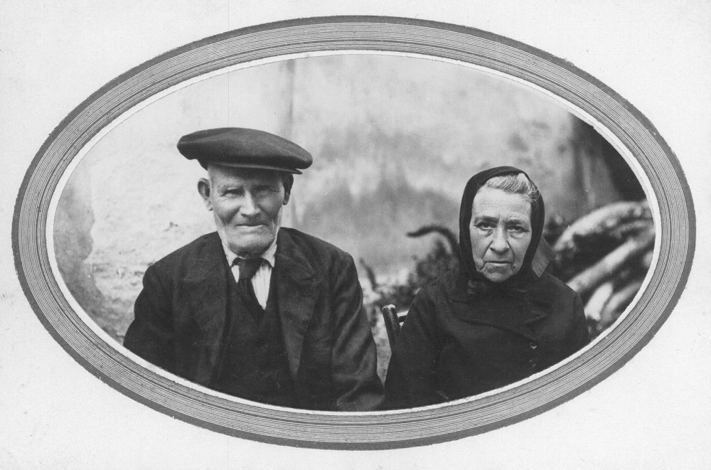 1930 Joan i Antonia de cal Sopes.jpg