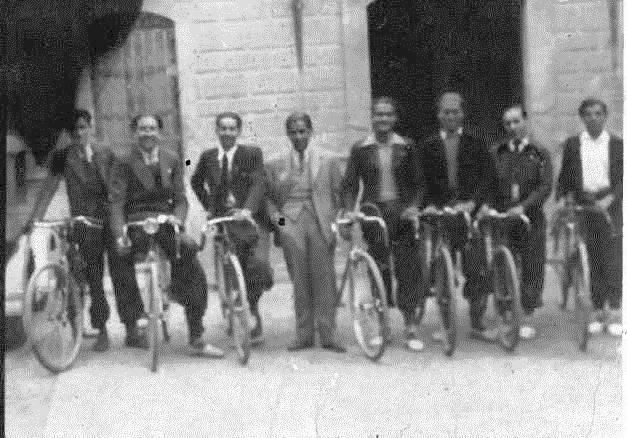1935 Josep Romeu, Joanito Romeu, Albertu de ca l'Albertu, Jaume Romeu, Virgili de la Pobla, Jaume de ca l'Enric, Joan de la Pepa i un desconegut.jpg