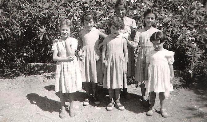 1952 Mª Teresa de ca la Ció, Teresa de cal Cremat, Concepció de cal Cremat, Silvia Romeu, Mª Àngels de cal Pere Sec, Mari de ca la Ció.jpg
