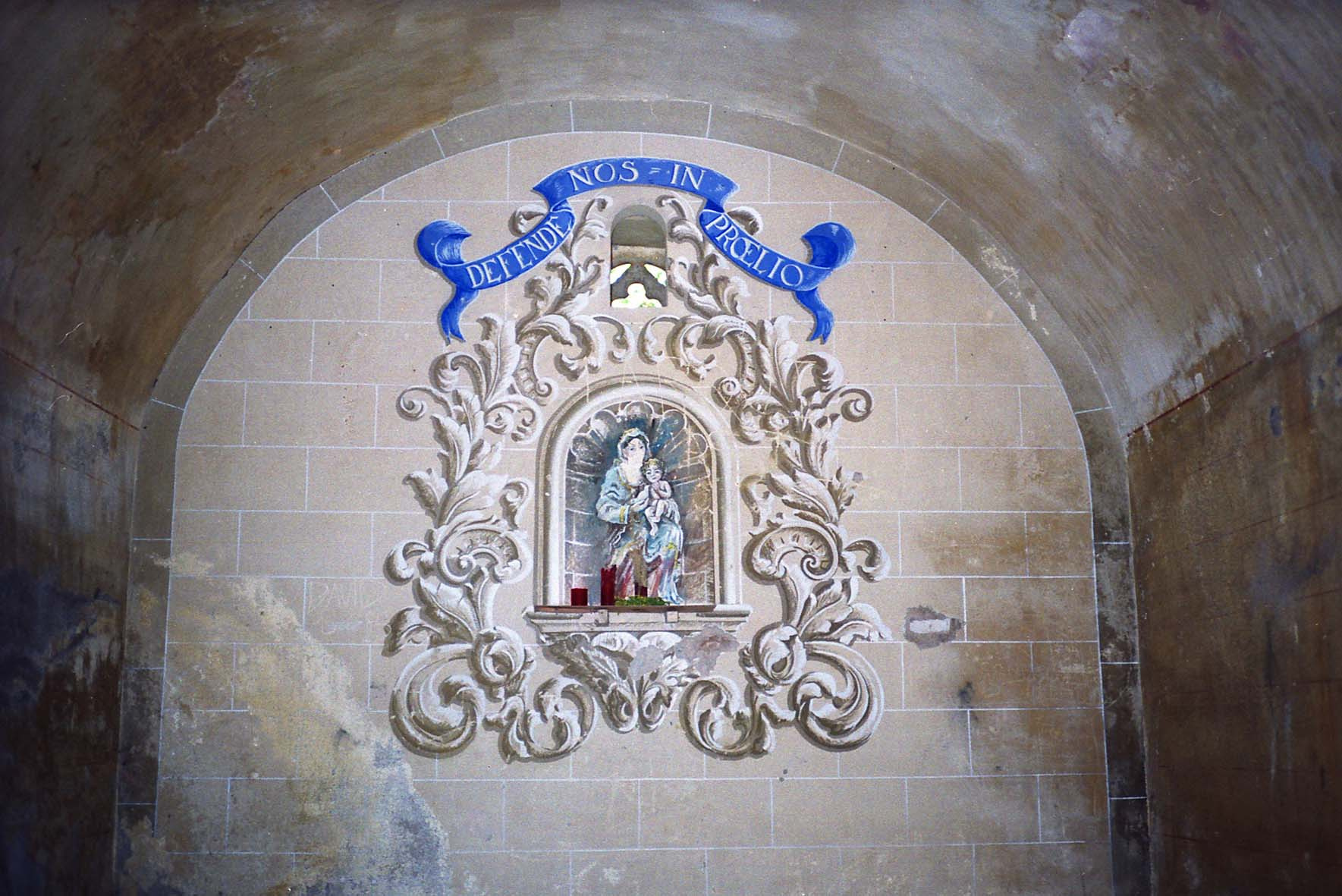 1989 Ermita de Sant Miquel, detall interior avui desaparescut. Foto Joan Solé Oller.jpg