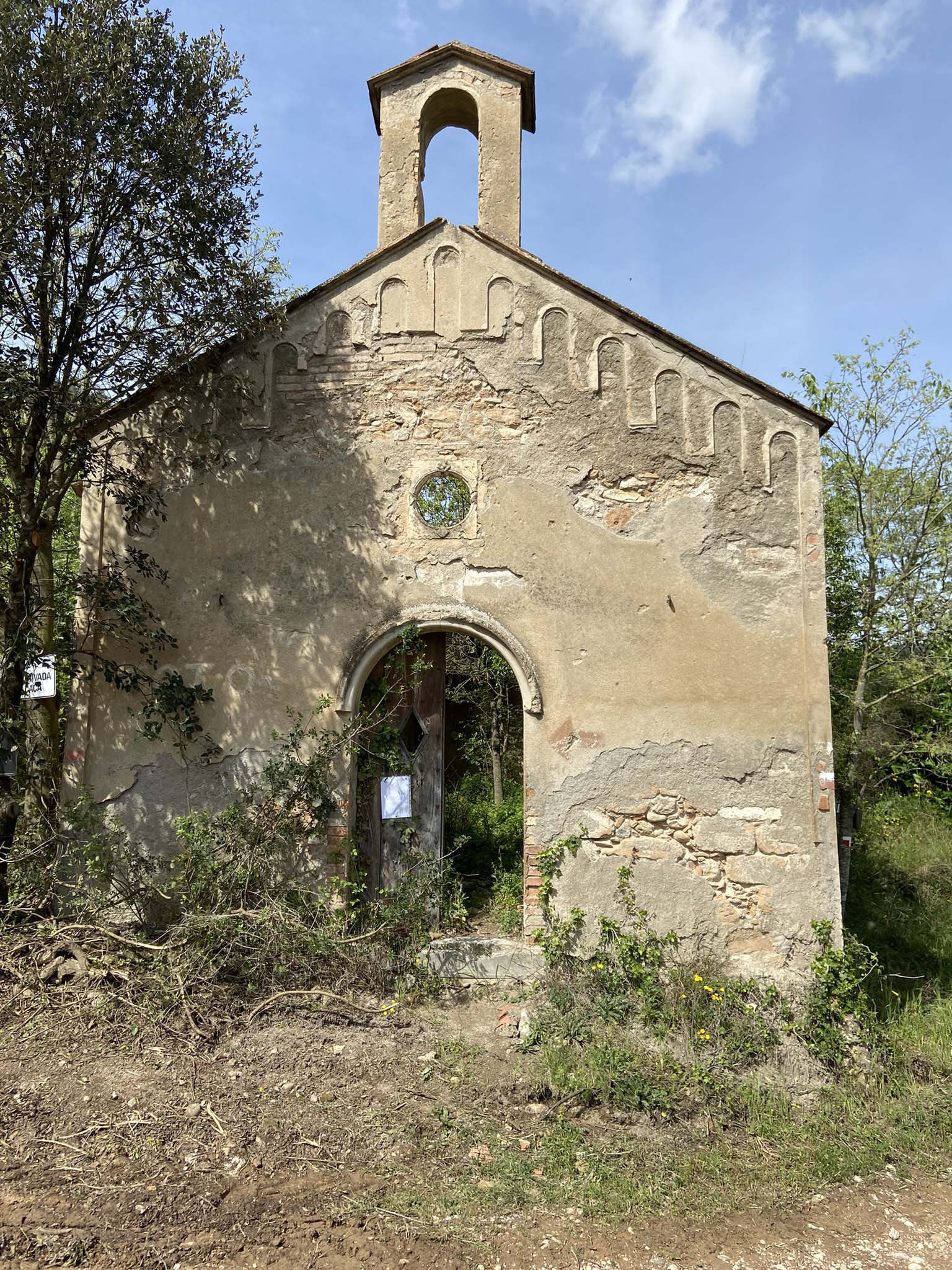 2022 Ermita de Sant Miquel resistint-se al temps..jpg