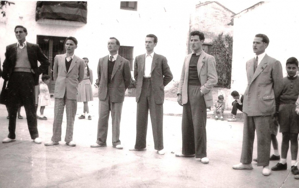 CARAMELLES 1951 Pere de cal Miqueló, Sensu de cal Sensu, Peret de cal Samsó, Albertu de ca l'Albertu, Joan de cal Teclo, Jaume de cal Jep, Josep de ca la Blassita.jpg