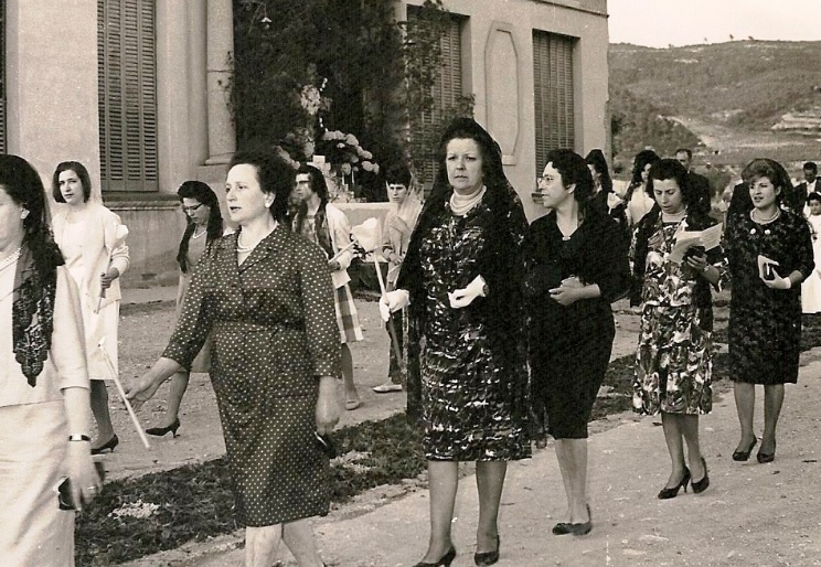 CORPUS Parelles: Hortènsia de cal Pep i Teresina de cal Torras, Conxita del Cantó i Mercedes de cal Magí, Magda de cal Rigol i Bienvenida de cal Sensu, Mª del Carme Rigol i Montserrat de cal Grau, Pepeta de la fàbrica.jpg