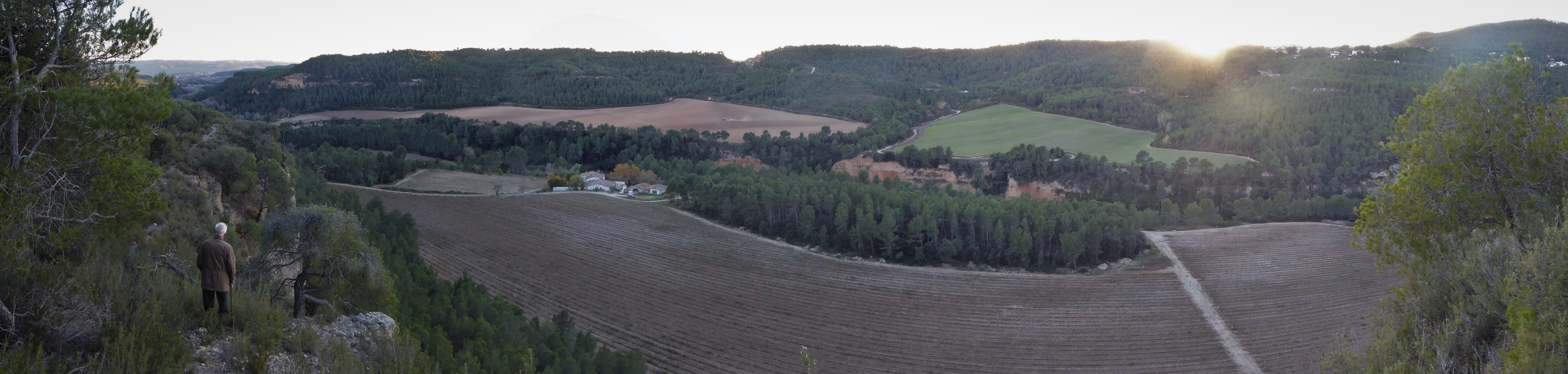 Can Ferrer del Coll des de dalt la Solana amb el Josep de cal Costa.jpg