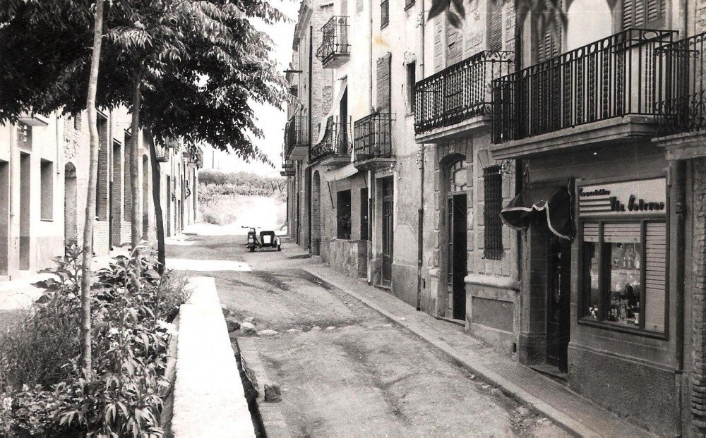 Carrer Munné Orpí (altrament dit carrer de ca la Ció) (1960 versus 2018) Postal.jpg