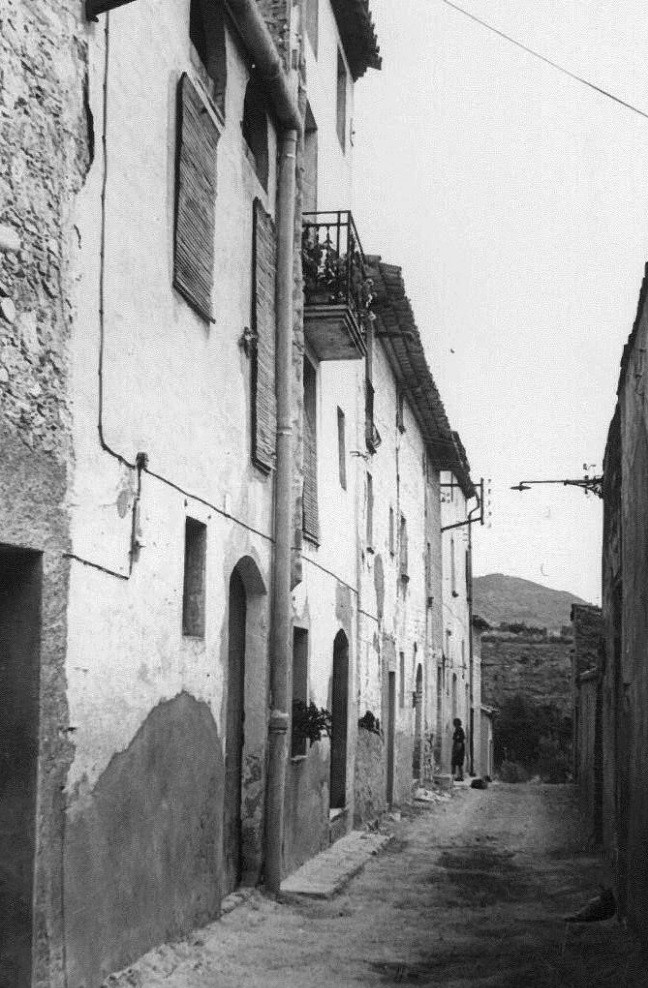 Carrer Sant Sebastià (altrament dit carrer de l'Escarxofa) (Anys 70 versus 2018).JPG