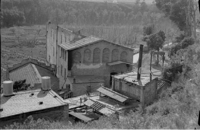 EL TREBALL La Fàbrica des del darrere.jpg