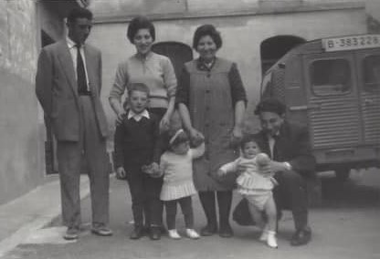 El Jesús la Pepita el Josep i la Gemma de cal Jesús amb l'avia Trini i en Josep de cal Pau Ribas amb el seu fill Pep Ribas.jpg