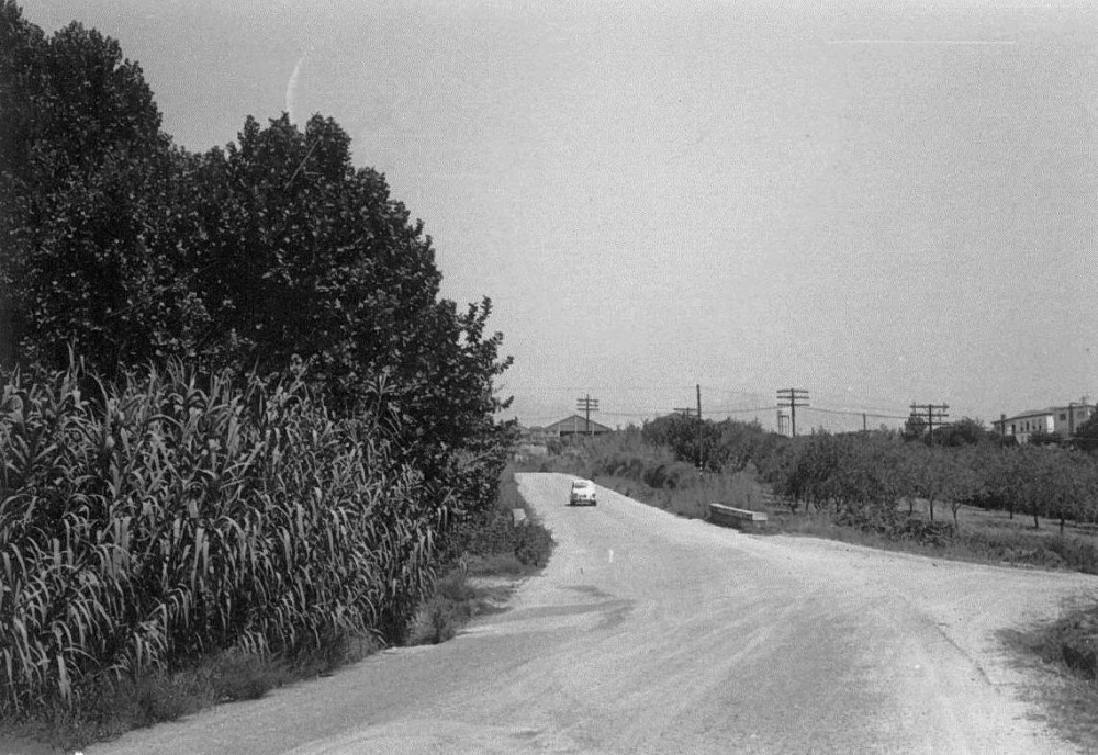 FENT LA CARRETERA Font del Prat amb la carretera acabada.jpg