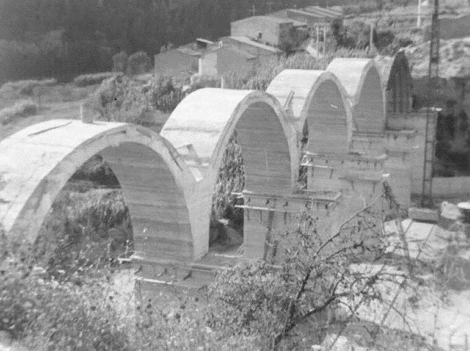 FENT LA CARRETERA Molts anys després... Costrucció del Pont del Bedorc 4de5.jpg