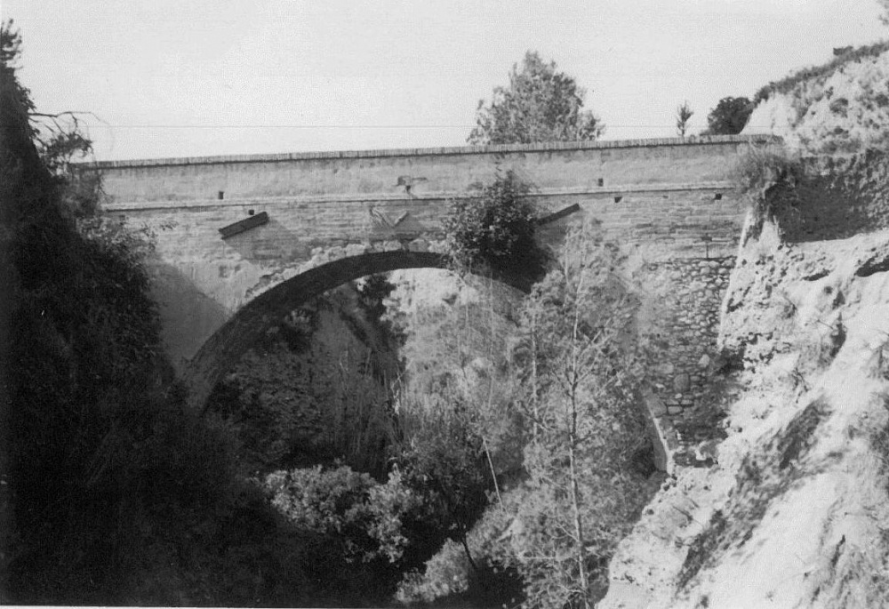 FENT LA CARRETERA Pont de Can Mata. Pont vell de can Mata (detall)..jpg