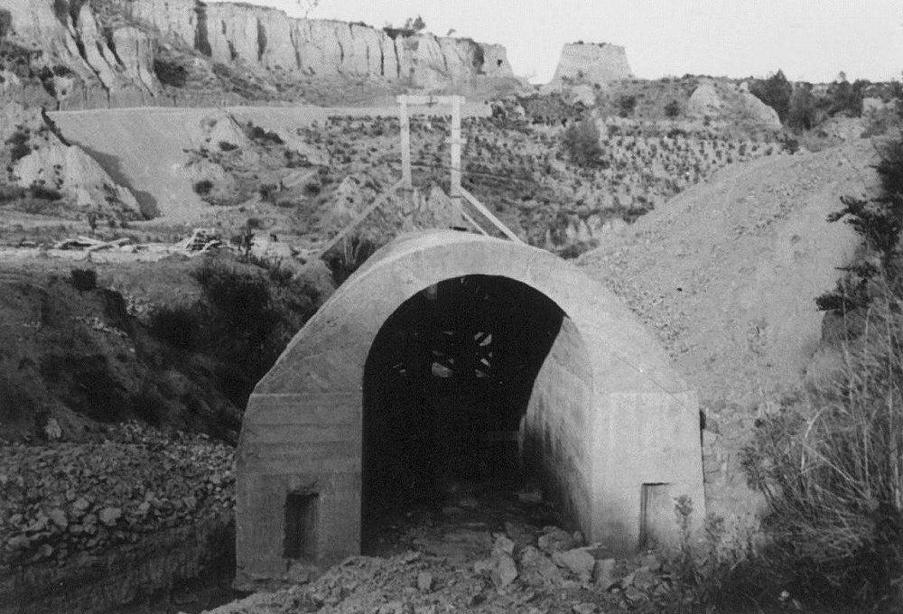 FENT LA CARRETERA Terral de la Bòbila. Claveguera del Terral.jpg