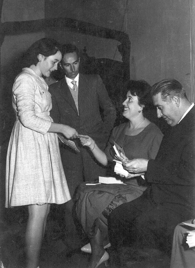 FESTA DE LA GUARDIOLA 1960 Amàlia de cal Torras, Albertu de ca l'Albertu, La Mestra Celestina, Senyor Gaia de la Caixa.jpg