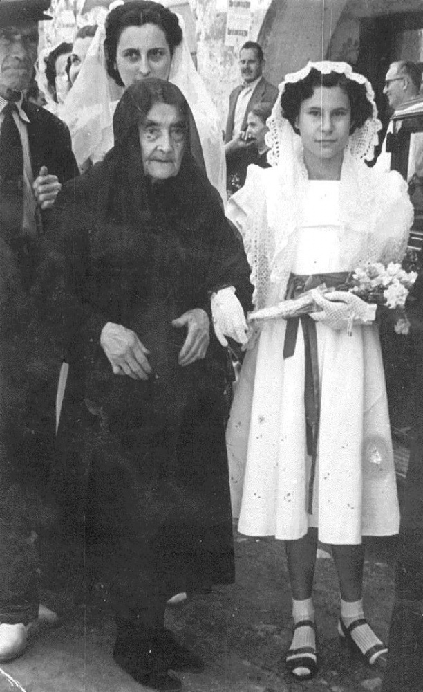 FESTA DE LA VELLESA. Iaia Teresa de ca la Ció i Roser de la Taberna.jpg