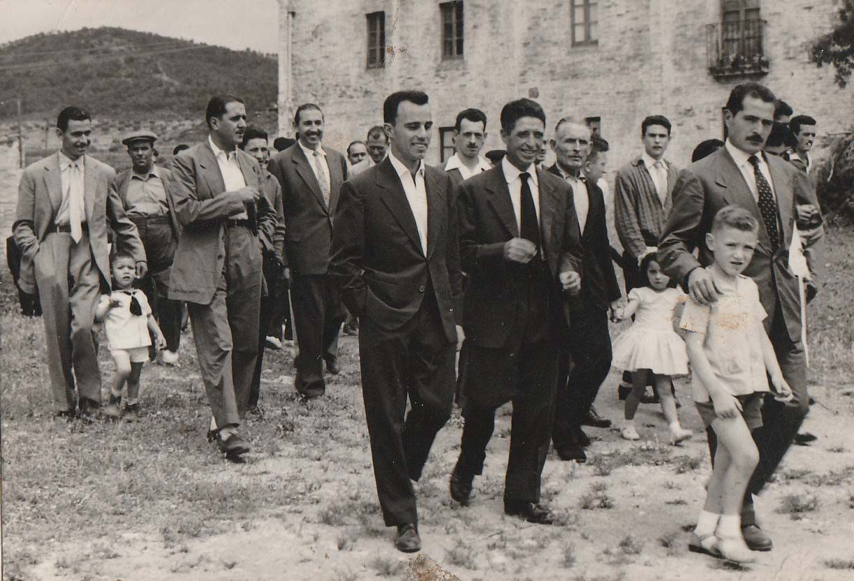 FESTA MAJOR Jaume i Jep de cal Jep, Josep de cal Costa, Tonet de ca la Mundeta, Salvador de cal Masover, Jordi de cal Selva, Joanito de la Fàbrica, Jaume de ca l'Enric, Joanito i Jordi de cal Joan Guixà.jpg