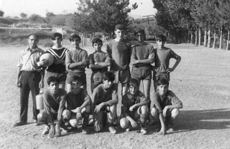 FUTBOL Joan de cal Valls, Joan de cal Cremat, Fidel de cal Bertomeu, Joan (Nan) de ca la Lola, Josep de cal Manco, Miqel (pare) de cal Batistó, Carlos de ca la Mundeta, Felicià de ca la Paulina, Miquel de cal Batistó, Jep de cal Jep, Jordi Romeu, Desconegut .jpg