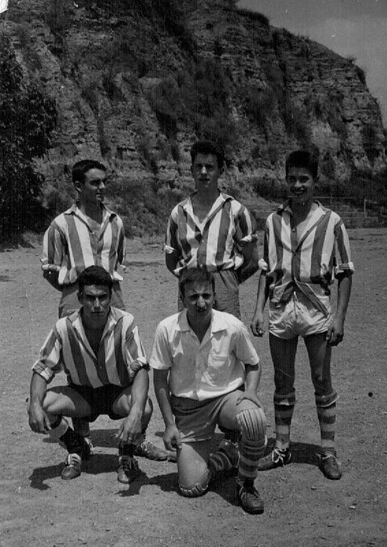 FUTBOL Joan de la Taberna, Agustí de ca l'Agustí Torras, Pere de cal Pere Ticona, Agustí de ca l'Agustí i Jaume de ca la Ció.jpg