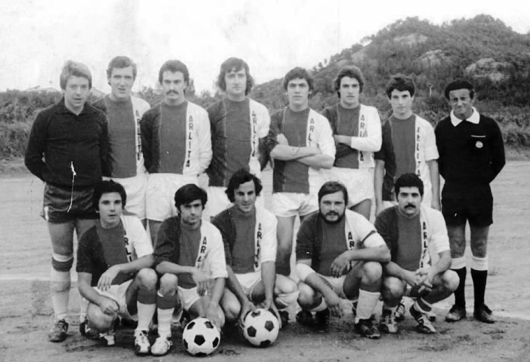 FUTBOL Un que feia de porter, Jep de cal Jep, Francesc de ca la Ció, Miguelin de cal Miquel Codony, Joan Jordi de cal Joan Guixà, Sadurní de cal Sadurní, Jaume de cal Peret Samsó, Àrbrite, Sebastià de cal Sebastià, Joan de cal Valls, Sadurní de cal Sadurní, Josep de cal Manco, Un habitual del Bedorc.jpg