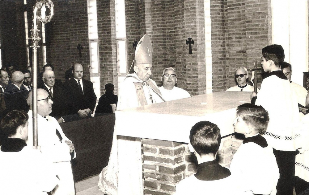 INAUGURACIÓ ESGLÈSIA DE SANT SEBASTIÀ 1966. Mossèn Cucurull, Mnsr. Modrego.jpg