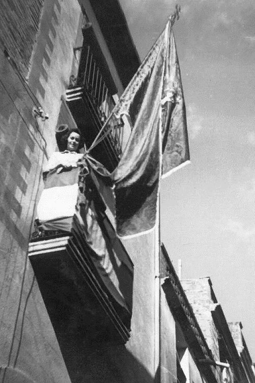 INAUGURACIÓ ESGLÈSIA PALLER PROVISIONAL 1957. Teresita de cal Pere Ticona.jpg