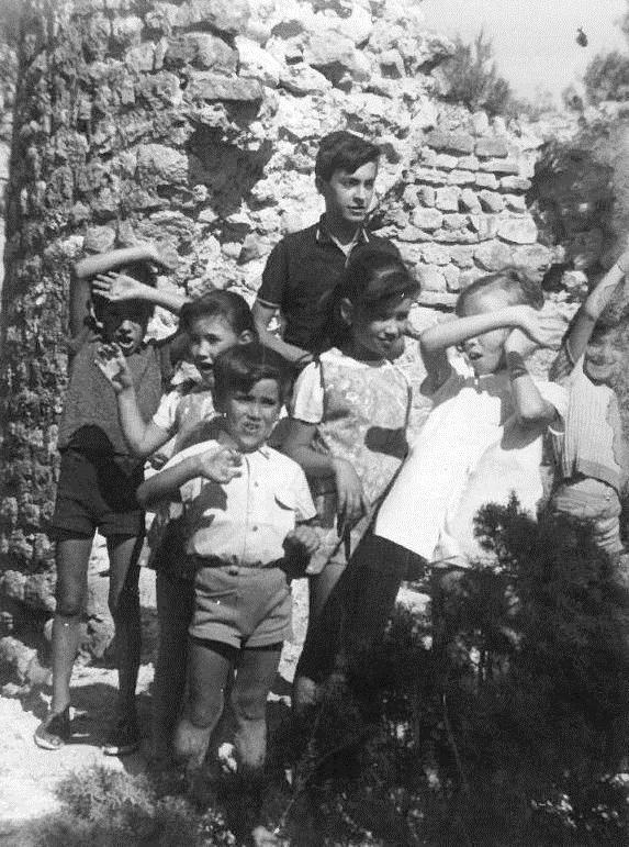 Josep Marc Romeu, Xènia Romeu, Jordà Romeu, Judith Romeu, Francesc de ca la Ció, Imma de ca la Ció al Castell de Bedorc.jpg