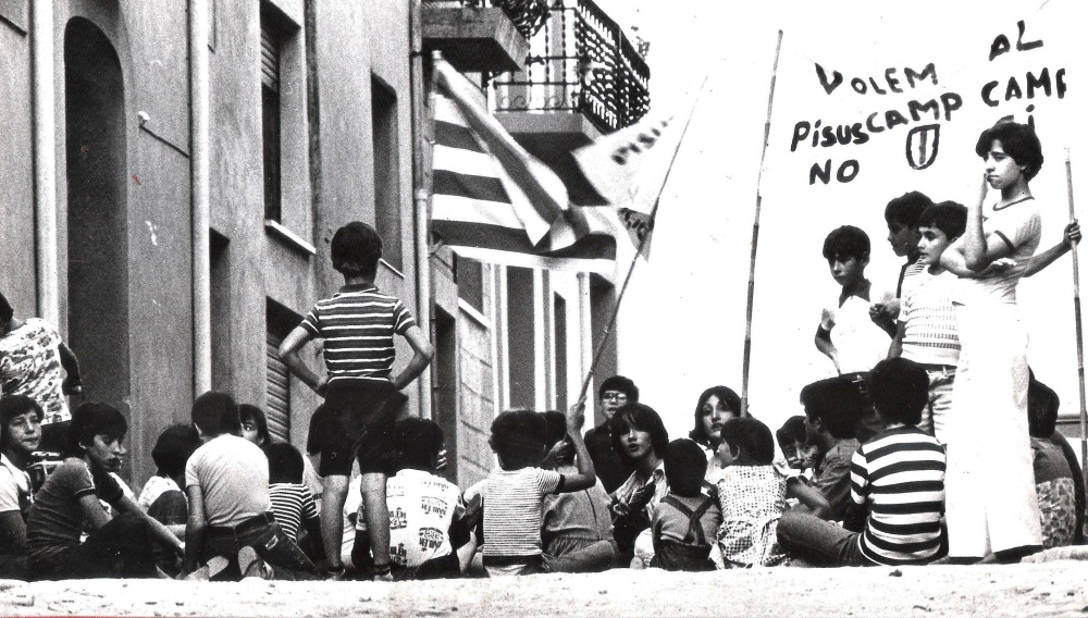 MANIFESTACIÓ VOLEM EL CAMP! 1978. Gemma de cal Jesús, Josep Mª de ca la Laieta, Lluisa de cal Fèlix, Mari de cal Ton, Rogeli de cal Sadurní.jpg