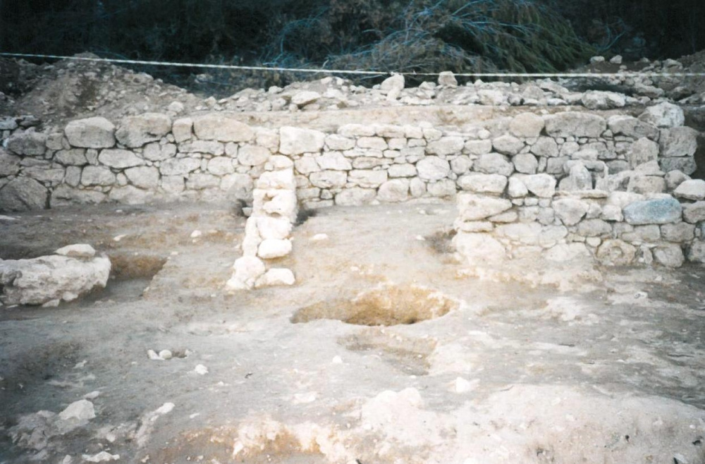 Poblat ibèric sota les Clivelleres exhumat i colgat per la C-15.jpg